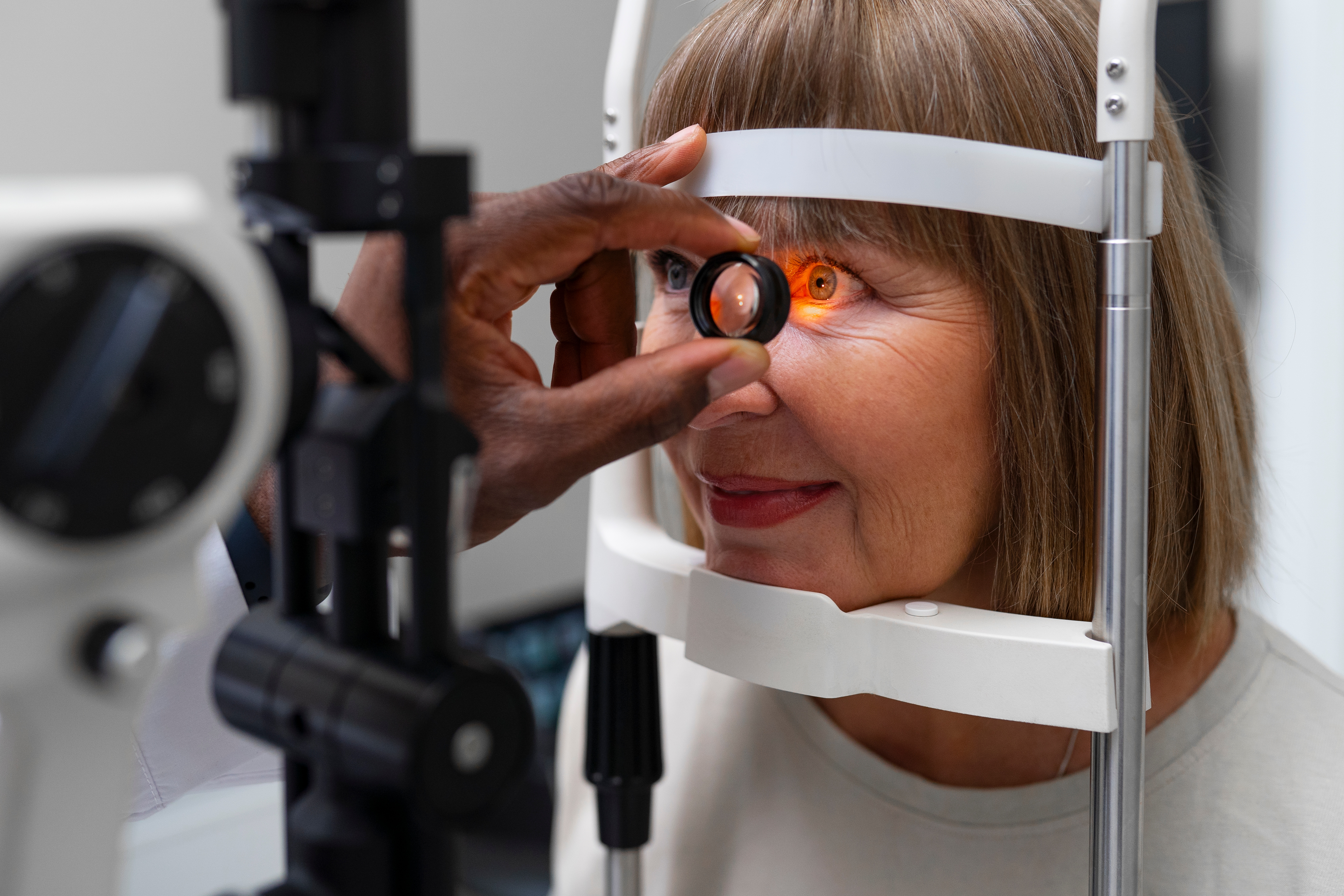 Diabetic eye examination with advanced retinal imaging